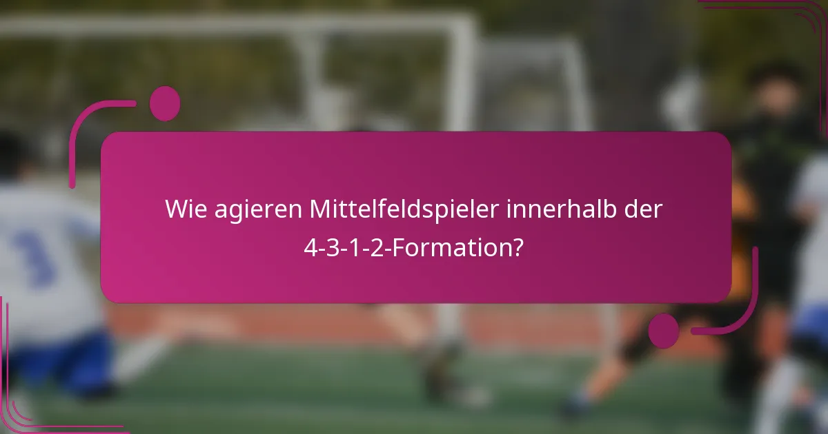 Wie agieren Mittelfeldspieler innerhalb der 4-3-1-2-Formation?